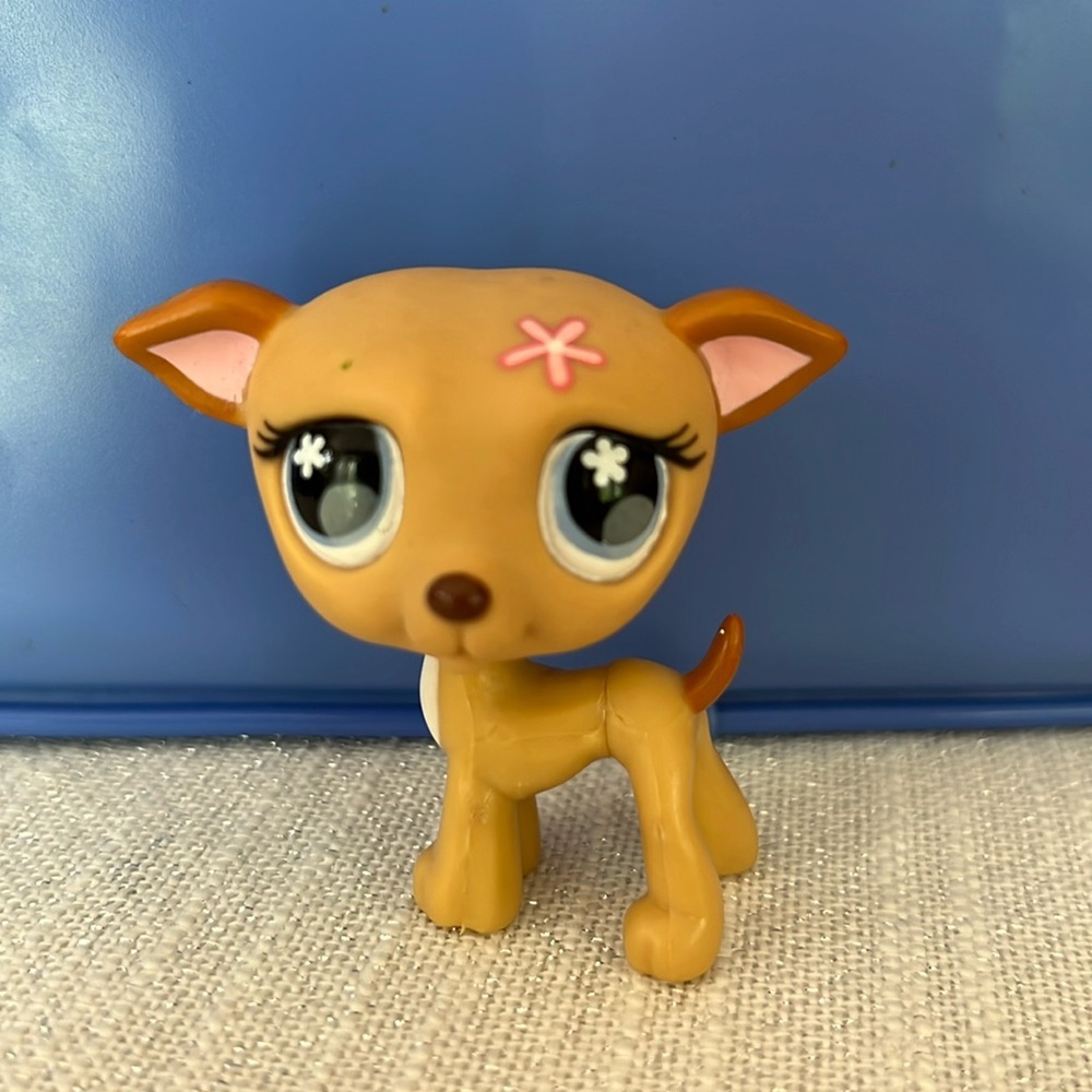 LPS AUTHENTIC Littlest Pet Shop Greyhound Dog Tan Blue Flower Eyes 2006 #498